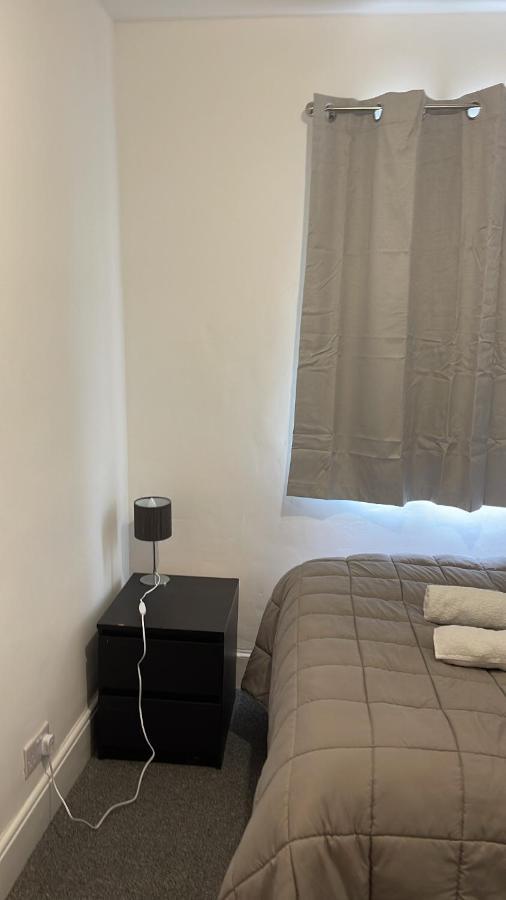 Small Room In Horfield 3 Bristol Bagian luar foto