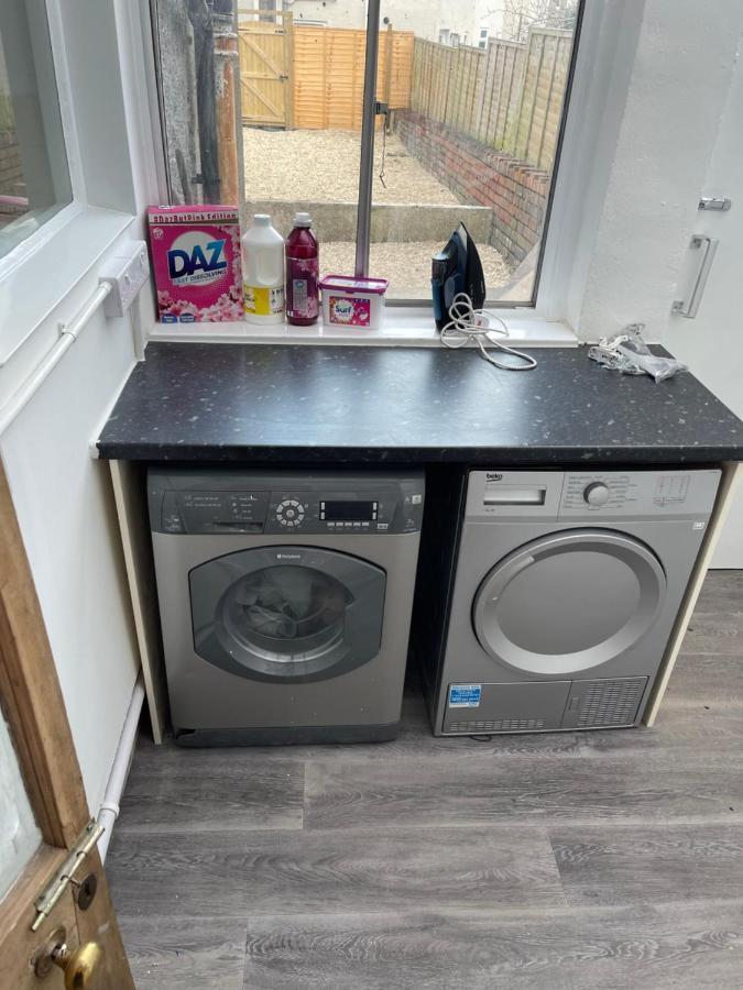 Small Room In Horfield 3 Bristol Bagian luar foto